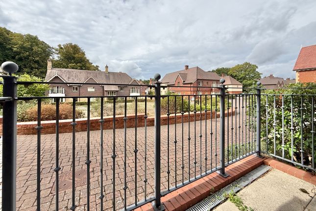 33 Garnier Drive, Bishopstoke Park, Eastleigh photo 2