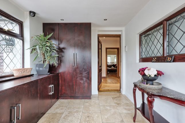 12, Nelmes Crescent, Hornchurch photo 3