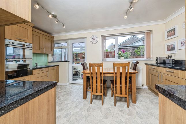 17, Daleside Avenue, Holmfirth photo 3