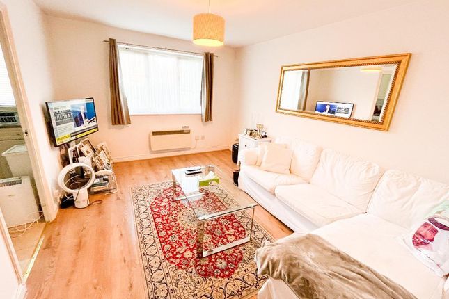 Flat for sale in Somerton Road, Cricklewood, London