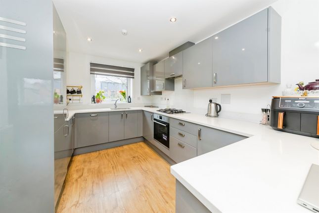 6, Woodfield, BURGESS HILL photo 4