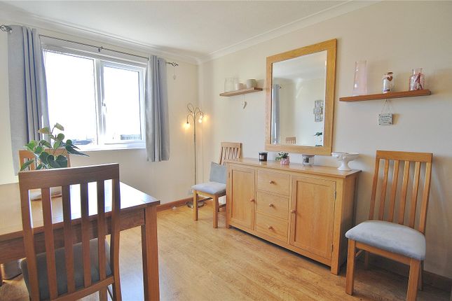 31, Badgers Way, Stroud photo 4
