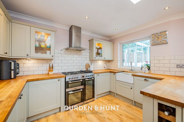 14 Cascade Road, Buckhurst Hill photo 4