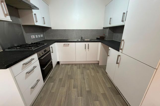 15, Lady Royd Close, BRADFORD photo 2
