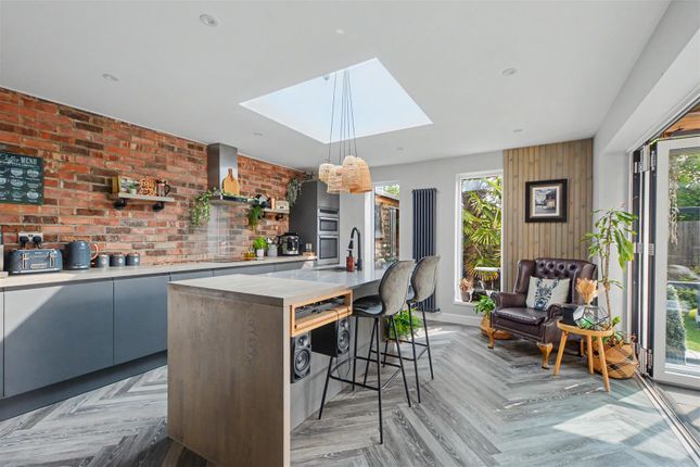 12, Florin Gardens, Nottingham photo 3
