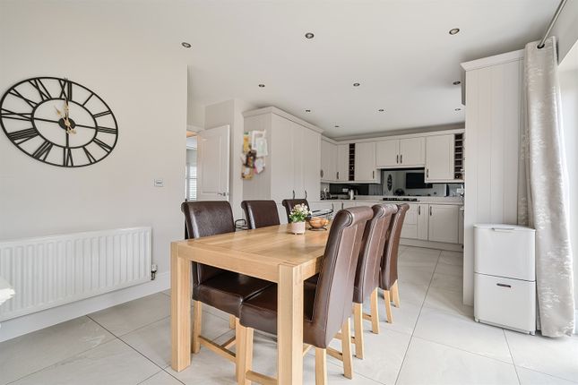 4, Martinet Road, Woodley, Reading photo 4
