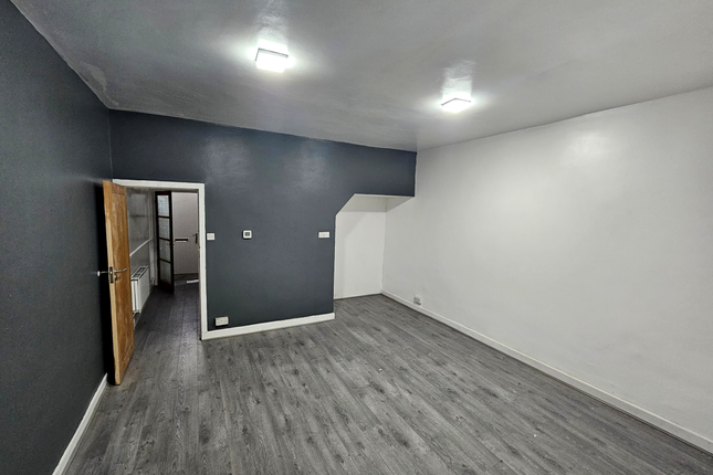 8, Queen Victoria Road, Burnley photo 3
