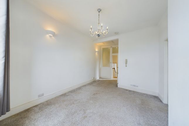 Flat to rent in The Stables, Queens Road