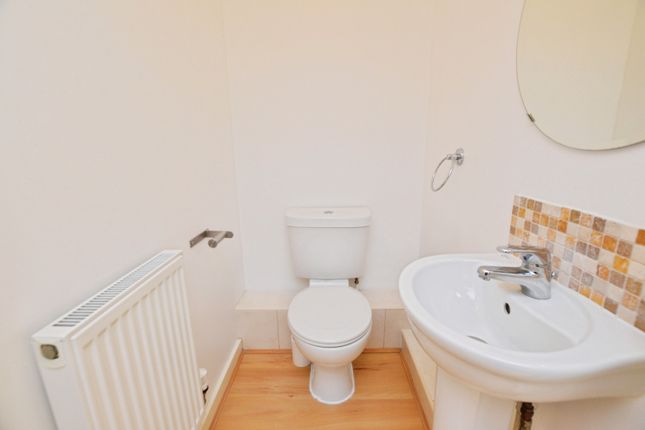 17, Smiles Place, Woking photo 4