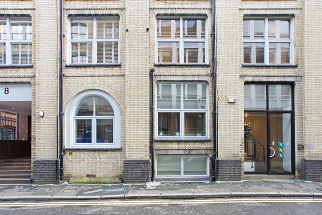 Office to let in 8 Northburgh Street, Clerkenwell, London