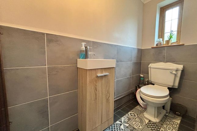 20, Heol Y Nant, Llanelli photo 3
