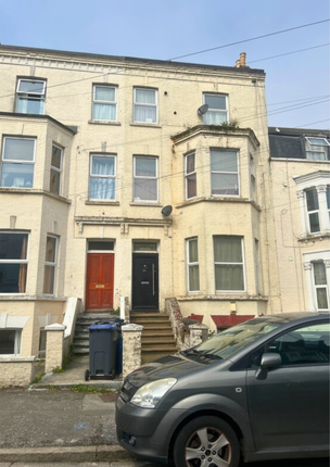 Flat to rent in Godwin Road, Cliftonville