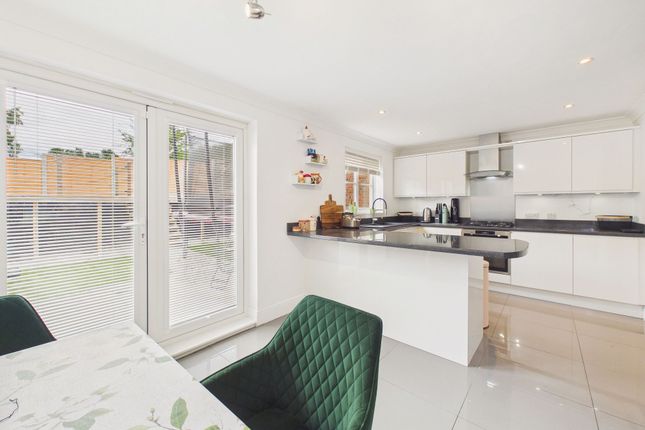 50 Leafield Close, Chester Le Street photo 2