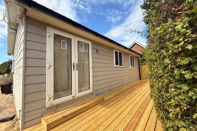 2-bed caravan on Lodge 27 Golden Cross Park, Hailsham, £1,400/mo