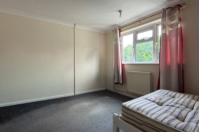 Room 2, 7, St. Marys Square, Newmarket photo 3