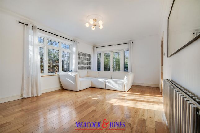 Morada, 16 Mount Avenue, Brentwood photo 4