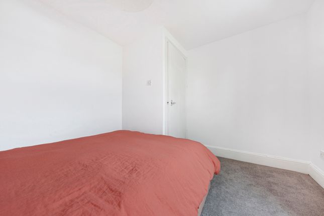 Flat to rent in Cross Street, Islington