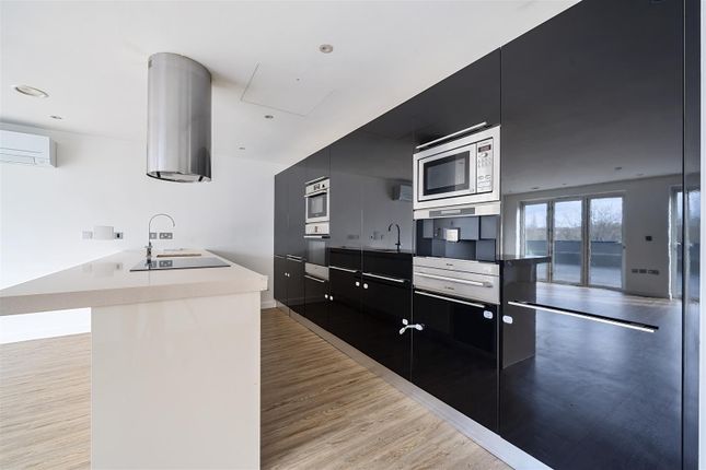 Flat for sale in Campfield Road, St.Albans