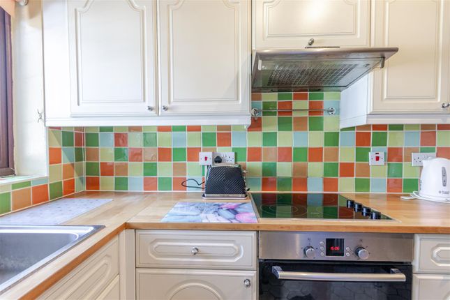 3, Poplars Close, Ruislip photo 4
