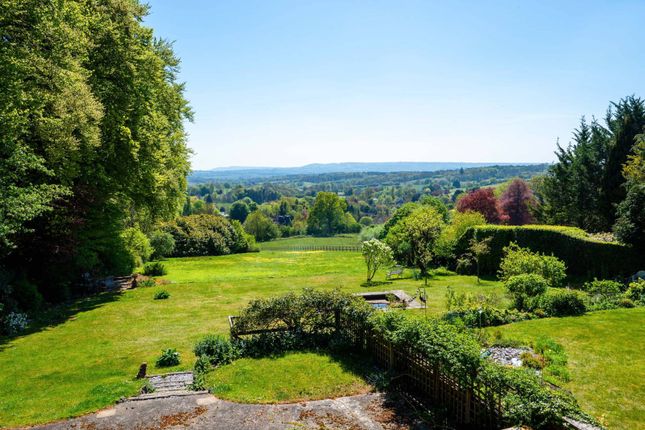 4-bed house on Martins Wick, Puttenham, £950,000