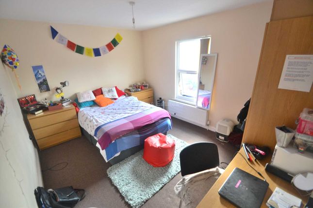 49, Donnington Gardens, Reading photo 2