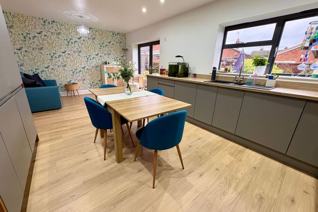 Walney Close, Hinckley photo 3