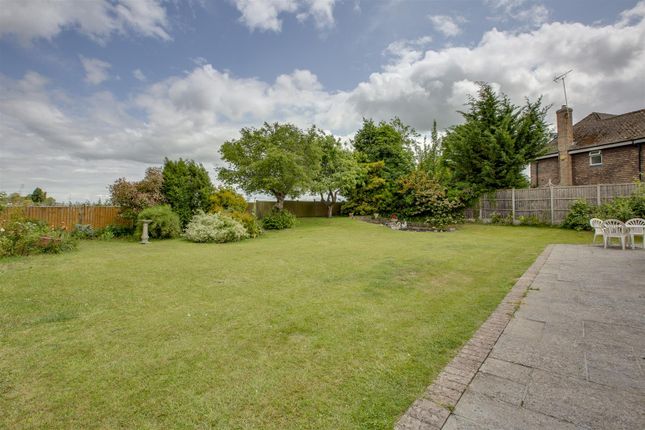 2, Mayflower Close, Aylesbury photo 2