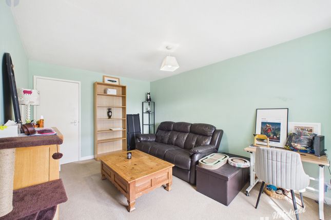 26 Edward Close, Aylesbury photo 2
