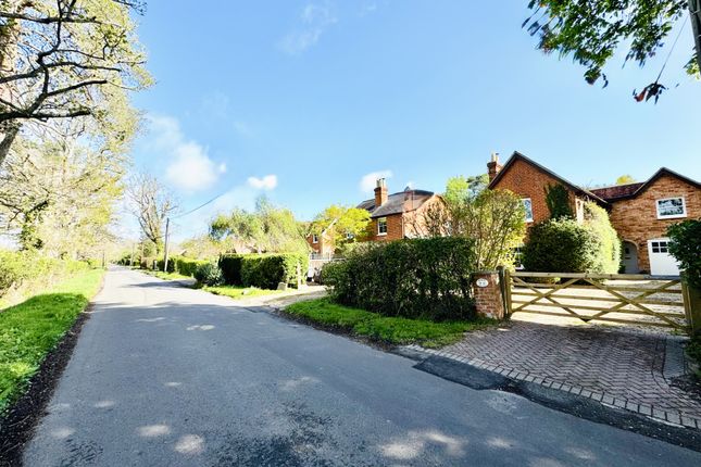 Jasmine Cottage, Jasmine Cottage, Eversley photo 3