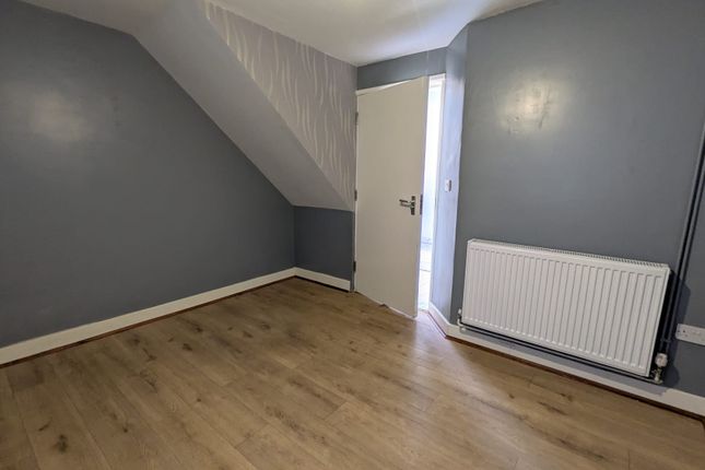 Flat 1, 58 - 60, Dean Road, Southampton photo 2