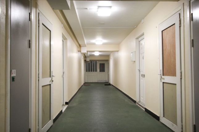 Block 8 Flat 306, Nightingale Vale, Woolwich photo 5