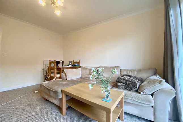 Flat 8 Dahlia Court, Cobbs Lane, Poole photo 3