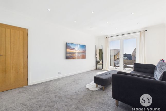 16 Oakwood Avenue, Blackburn photo 2