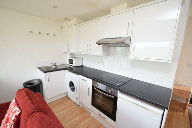Flat to rent in Penvale Crescent, Penryn