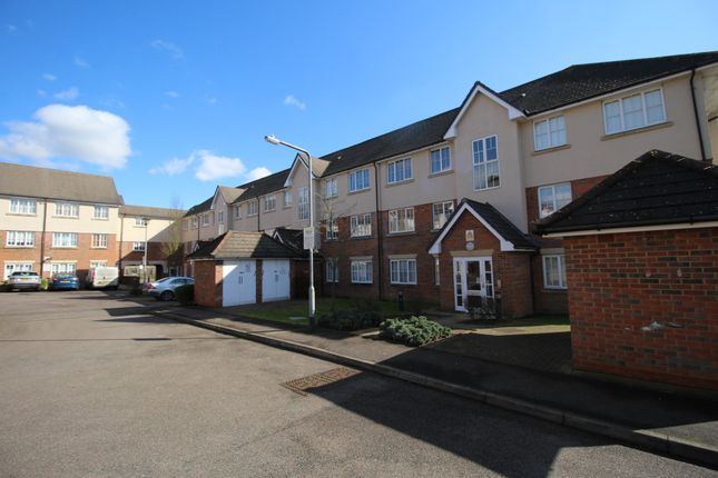 Flat to rent in Addison Court, Epping