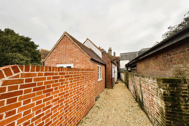Flat 1, 100a, High Street, Lymington photo 2