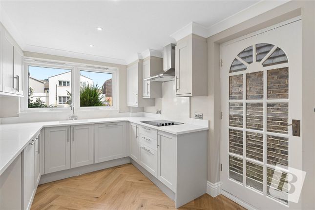 8, Mulberry Close, Gidea Park photo 4