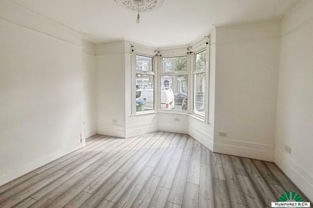Pbox-Bedroom-333520.Jpg