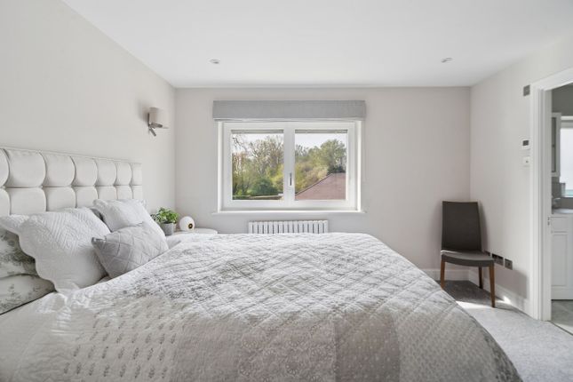 99, Thorney Mill Road, Iver photo 4