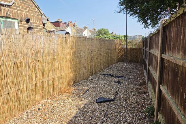 3 Normanwood Court, Unity Street, Sheerness photo 2