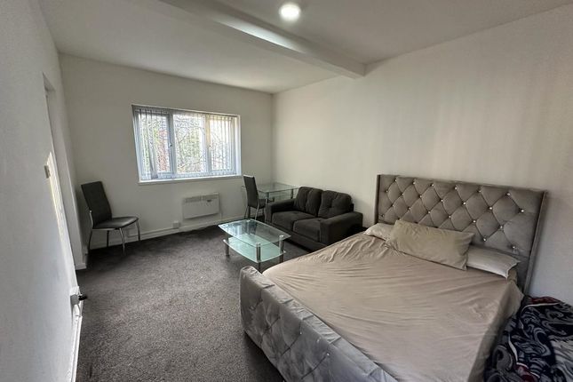 Flat to rent in Norman Road, Manchester