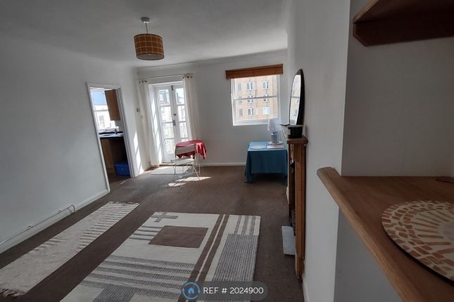 Flat to rent in Verner House, Hove