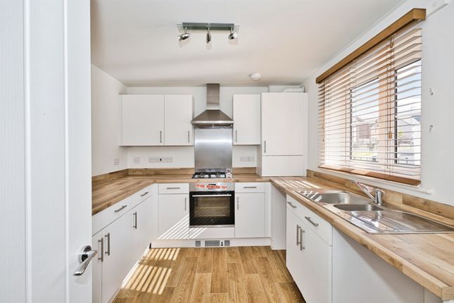 46, Kingfisher Drive, Yeovil photo 3