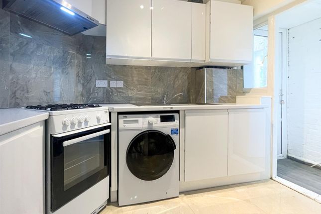 Ballards Lane, Flat A, 124, Ballards Lane, London photo 2