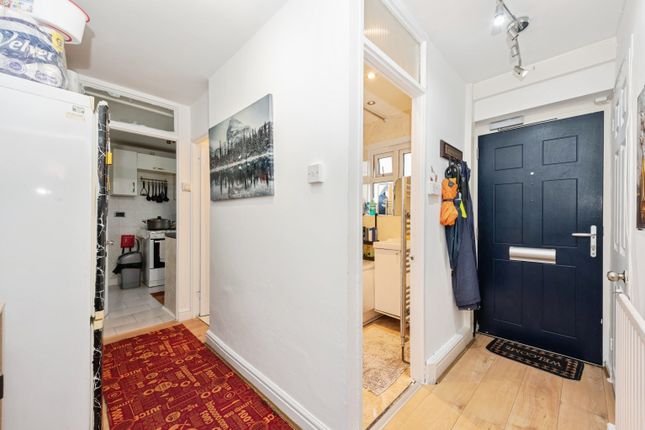 Flat 63/Poplar Court, Gap Road, London photo 4