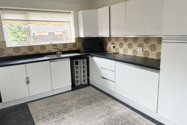 57, Oakcroft Gardens, Littlehampton photo 5
