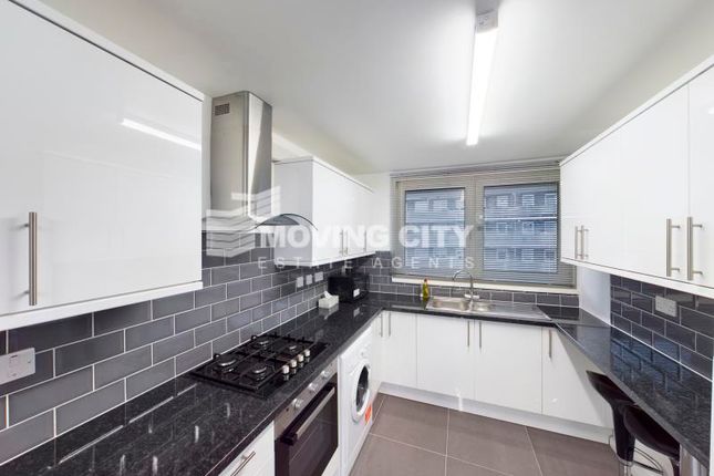 Flat to rent in Jenkinson House, Usk Street, Bethnal Green