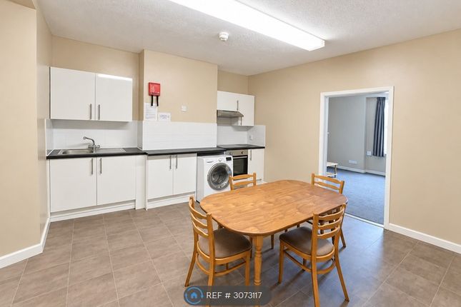 4-bed flat on Stokes Croft, Bristol, £3,160/mo