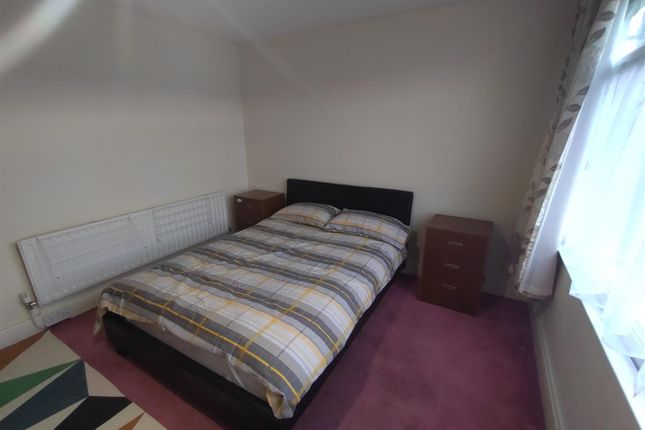 Room 5, 10, Wimpole, Wellingborough photo 4