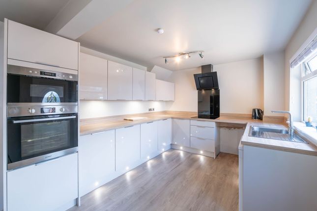 75 Thomson Grove, Broxburn photo 2